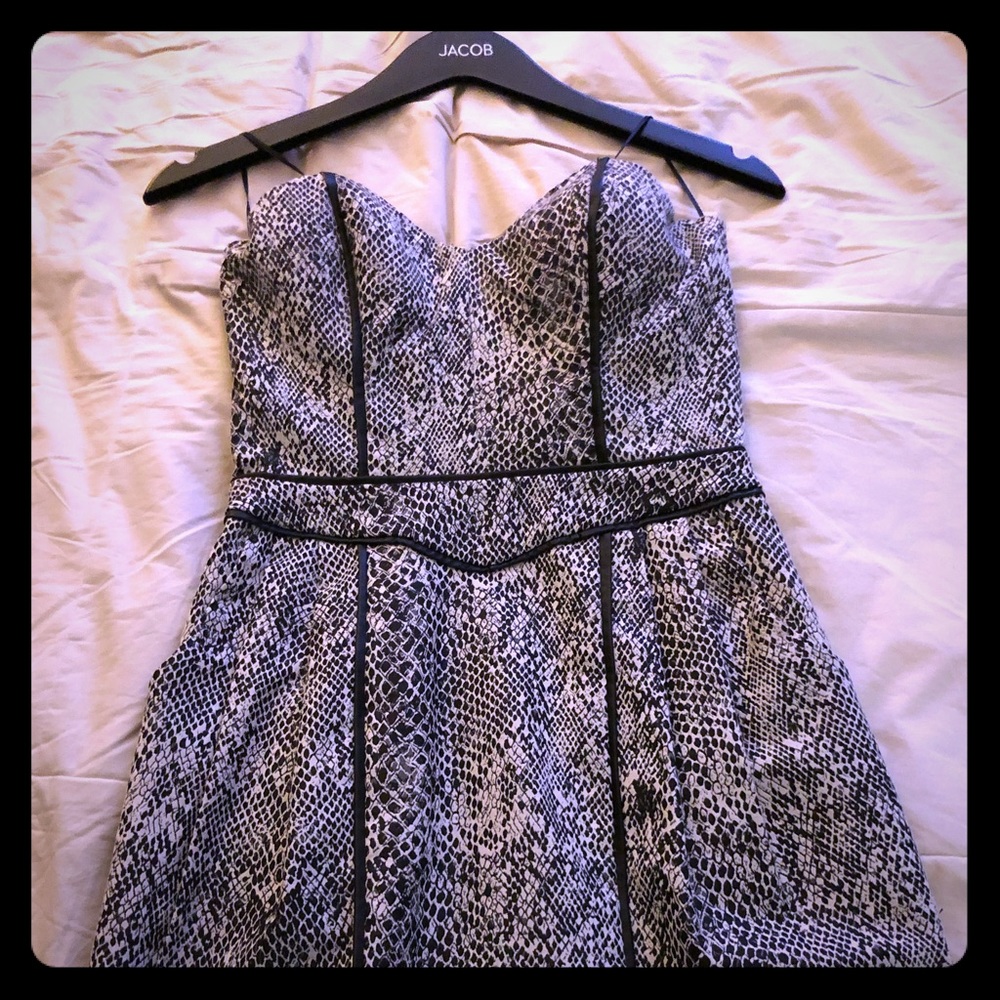 Like new snake print guess dress size 2